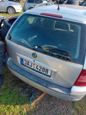 Octavia 1 víko kufru