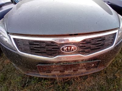 Kia cee'd – přední maska s mřížkou a logem KIA