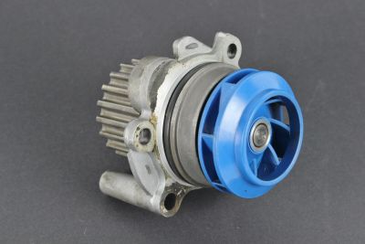 Vodní pumpa 2.0 TDI VW Passat B6 03L121011