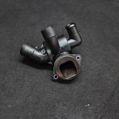 Termostat skříň 2.0 TDI VW Passat B6 03L121111M
